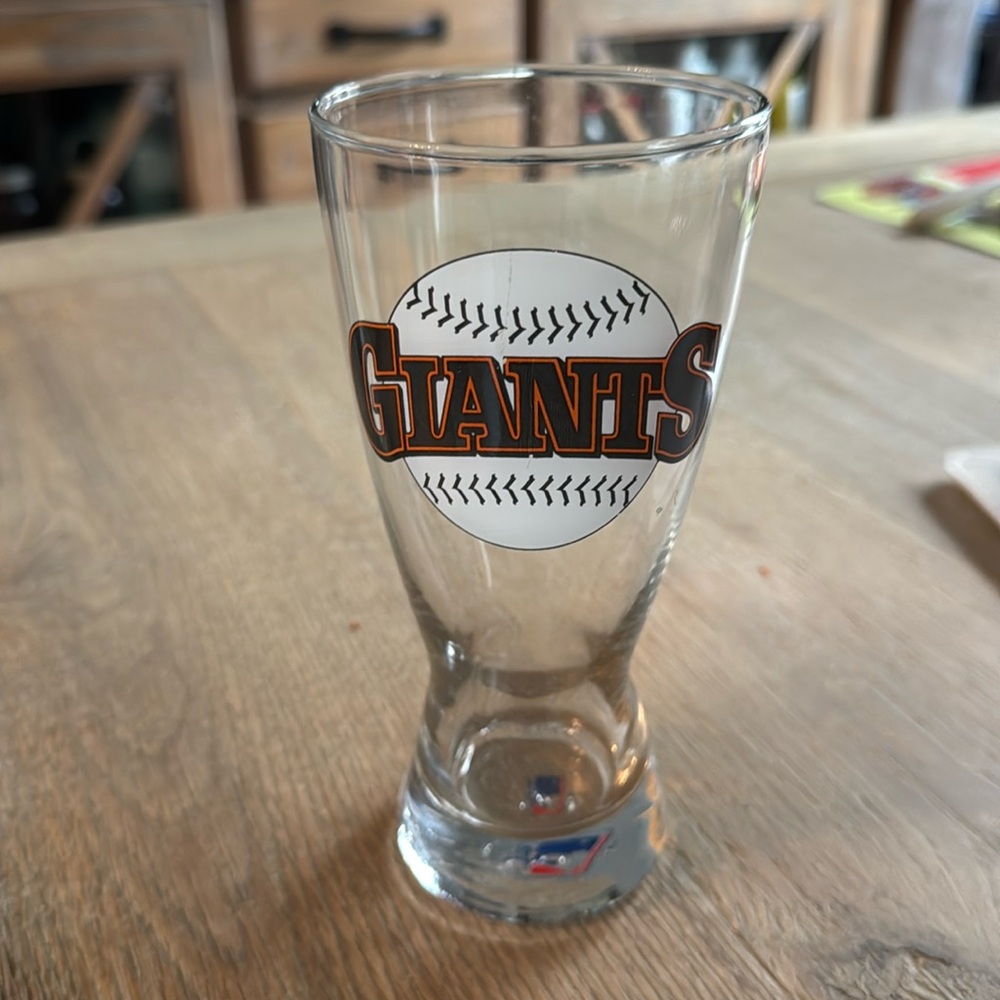 Giants pint glass
